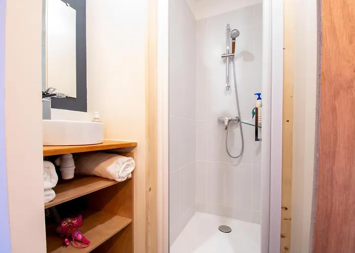 Cosy Sur L'ile De / Proche Tramway