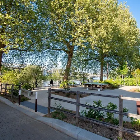 Cosy Sur L'ile De / Proche Tramway