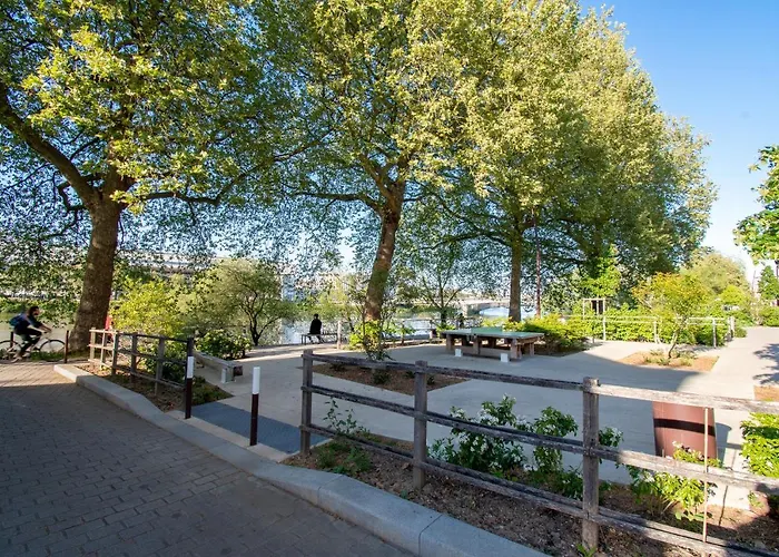 Cosy Sur L'ile De / Proche Tramway